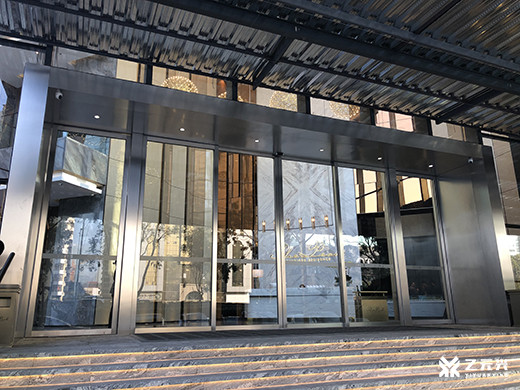有框感应玻璃麻豆短视频传媒效果图（麻豆视传媒短视频官方网站下兴为紫元元集团量身定制）